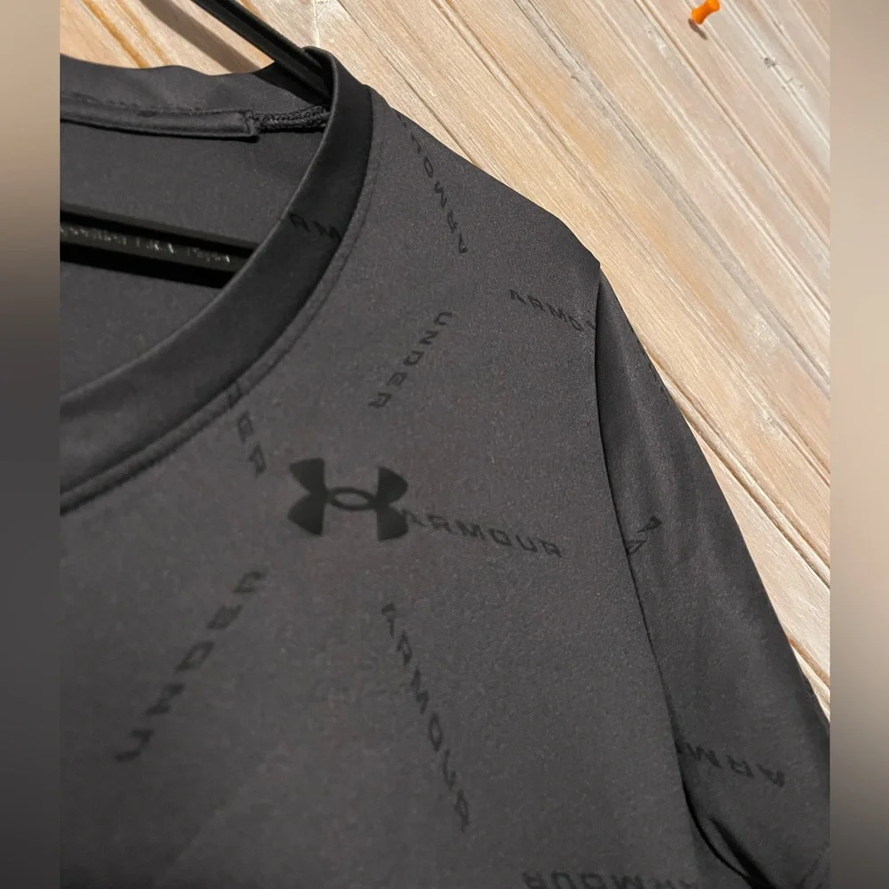Under Armour Black & Grey Short Sleeve V Neck Tee Soft Athletic Workout Loose - Picture 4 of 8
